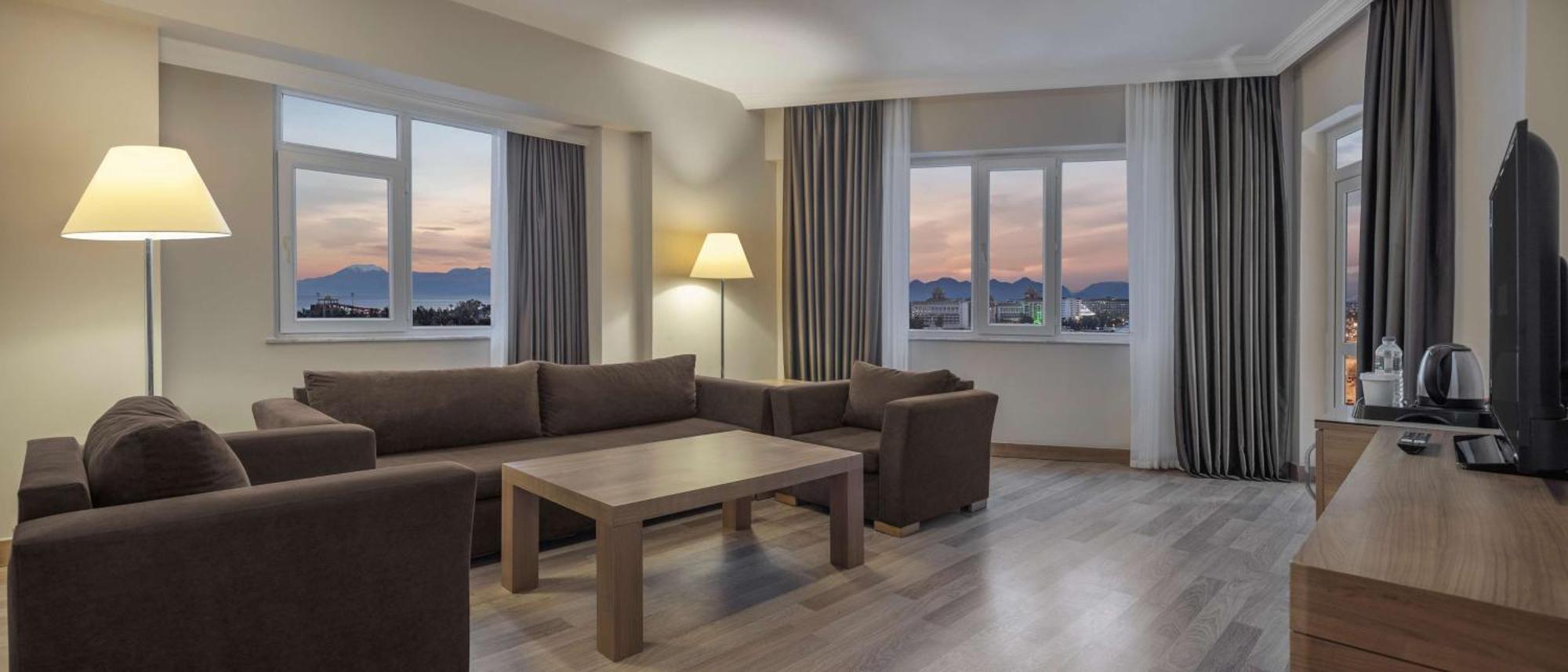 Wyndham Garden Lara Hotel Antalya Luaran gambar